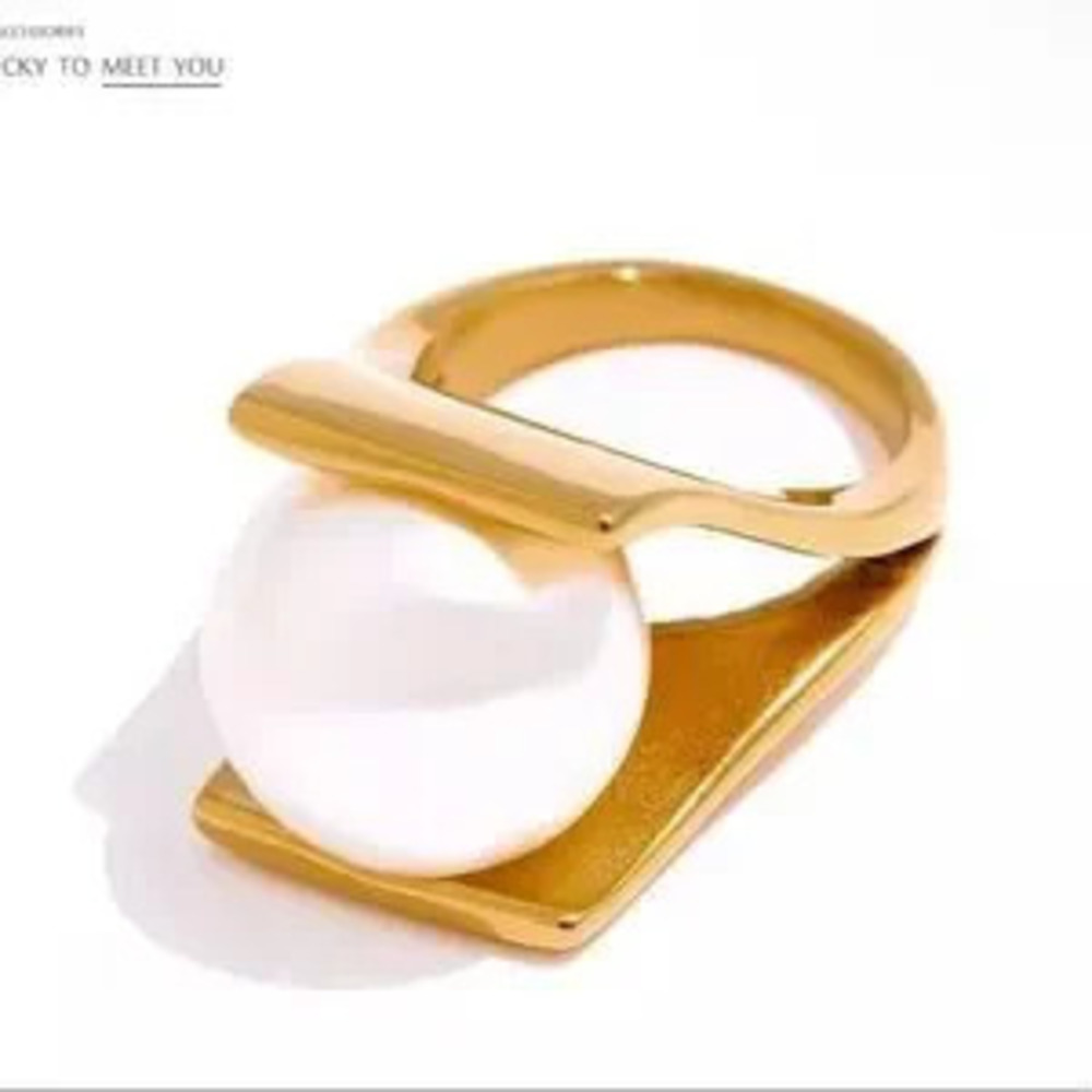 New Large Exaggerated Pearl 18k Gold?Plated Statement Ring size 6, 8